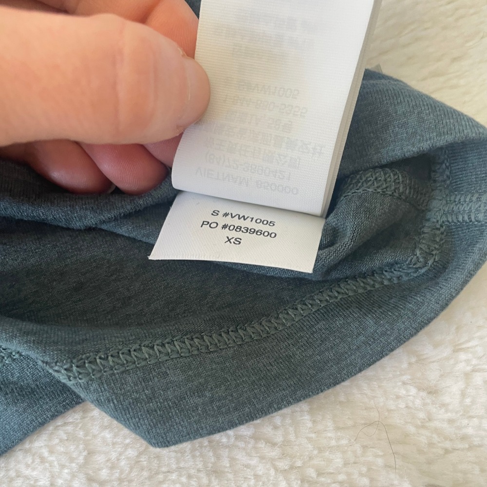 Vuori Halo Performance Cropped Top Heathered Teal Green V-Neck Built-in Bra XS - Picture 5 of 9